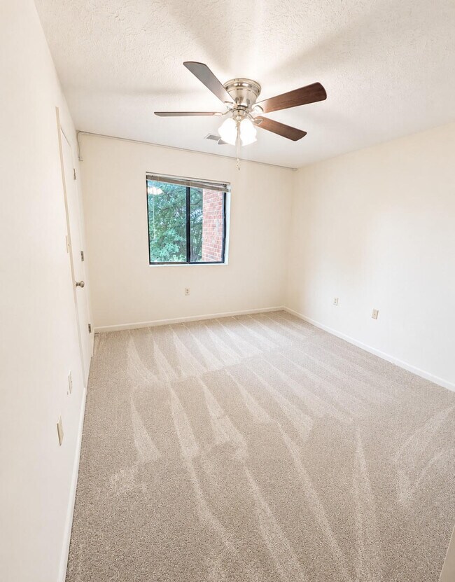 Building Photo - 122 Turtle Creek Rd