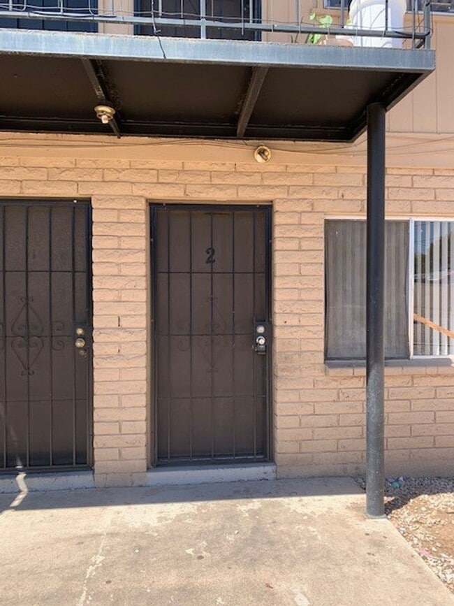 Photo - 330 W 5th Pl Apartment