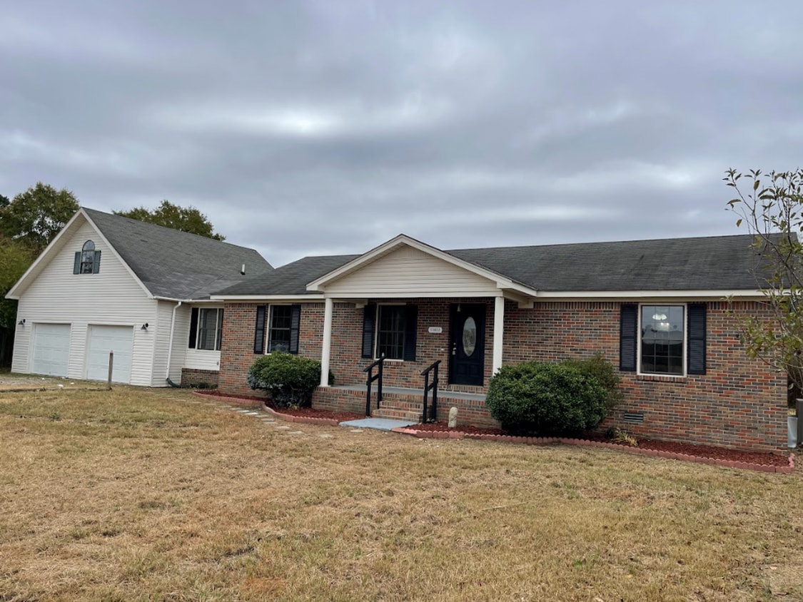 Primary Photo - Spacious 4-Bedroom Home with Bonus Suite i...