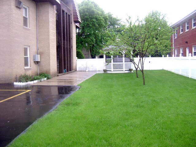 Foto del edificio - 1700-1704 W Touhy Ave
