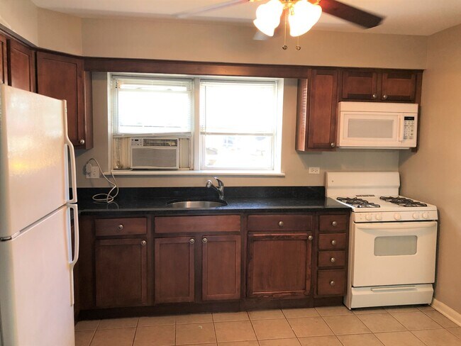 Foto del edificio - 3404 Maple Ave