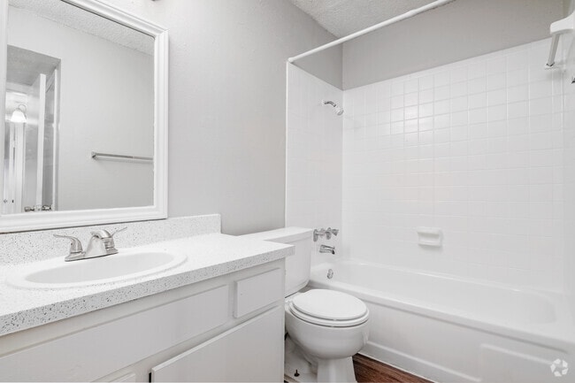 1BR, 1BA - 709SF - Bathroom - Sundance Apartment Homes
