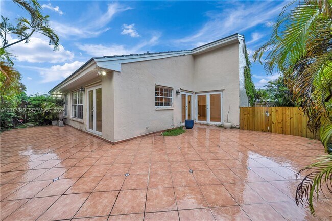 Foto del edificio - 6352 SW 112th Pl