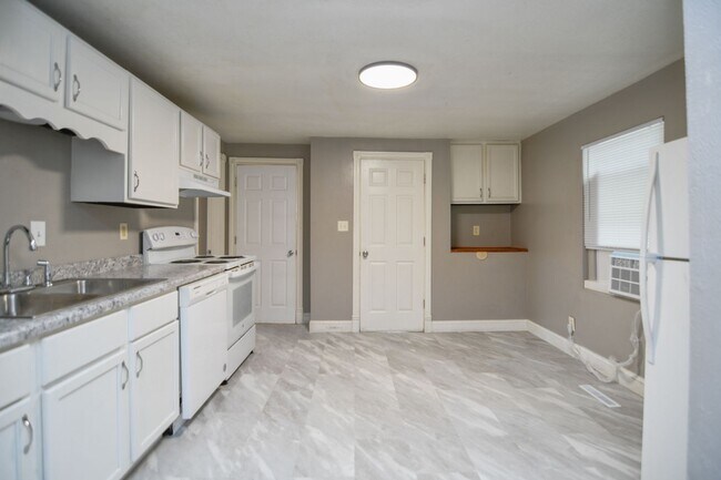 Foto del edificio - 4 Bed 1 Bath Single Family Home