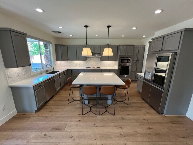 Building Photo - RENOVATED SUMMERLIN 4BD/3BA! UPGRADED/POOL...