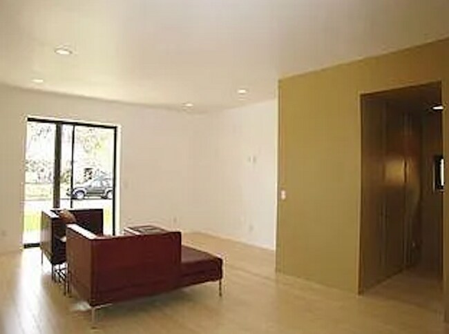 Foto del edificio - 2030 S Williams St