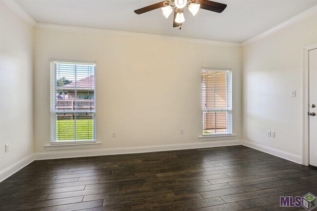 Building Photo - 7668 Elmwood Dr