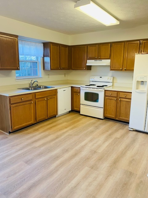 Kitchen - 369 Doral Ct