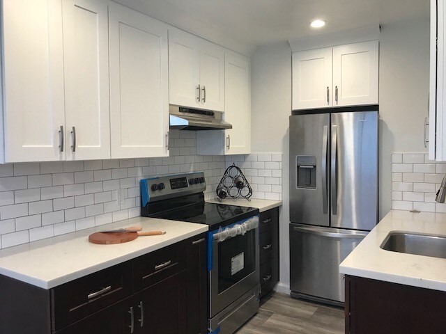 SS Appliances, Quartz Counters, Disposal - 966 Kiely Blvd
