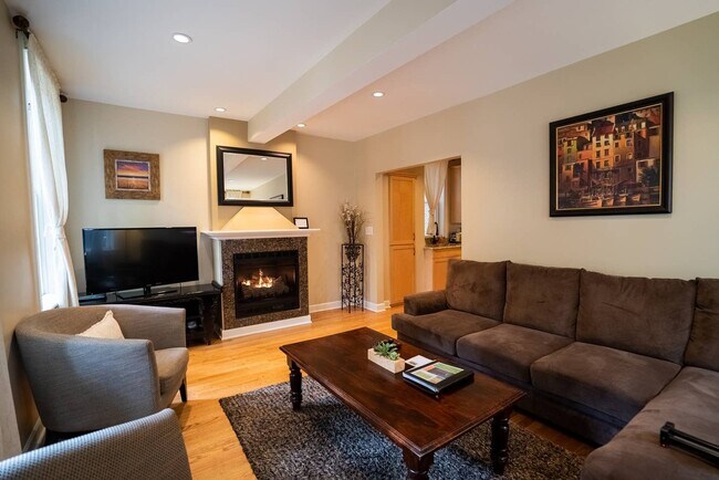 Foto del edificio - 403 W Eugenie St