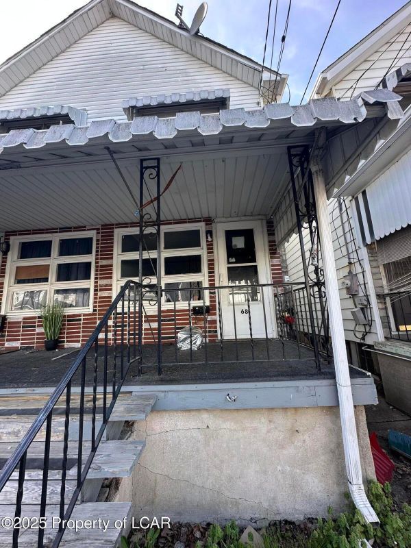 Building Photo - 68 Luzerne St