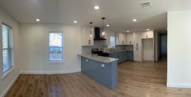 Building Photo - 3429 Kenwood Ave
