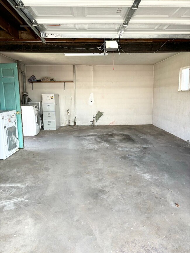 Building Photo - Spacious 2-Bedroom Home with Large Family ...
