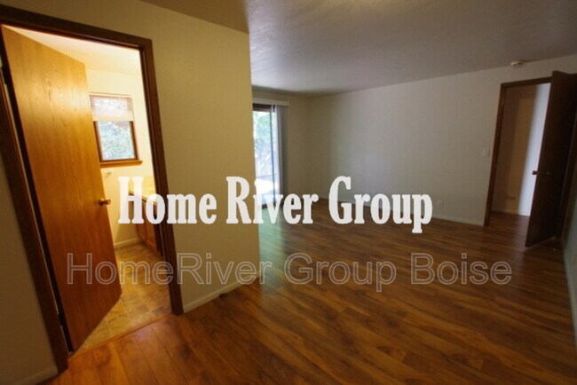 Foto del edificio - 3677 N Collister Dr