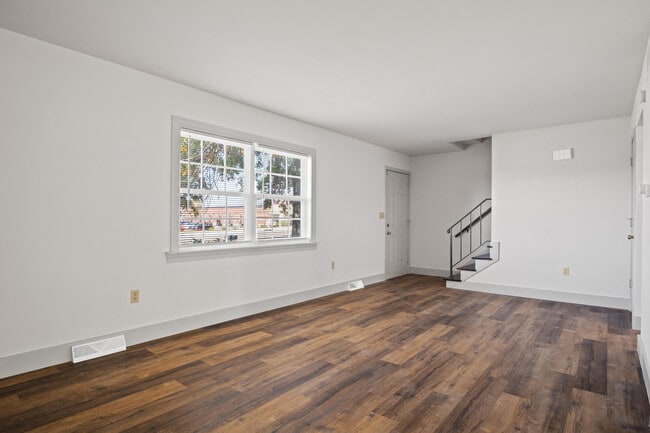 Building Photo - 502 Scott Blvd