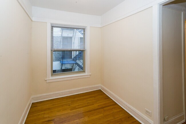 Comedor independiente - 517-25 W. Brompton Ave.