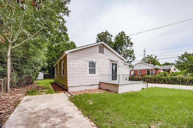Building Photo - NOW OFFERING HALF OFF FIRST FULL MONTH IF ...