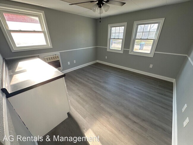 Building Photo - 3 br, 1.5 bath House - 303 Tanglewood Dr