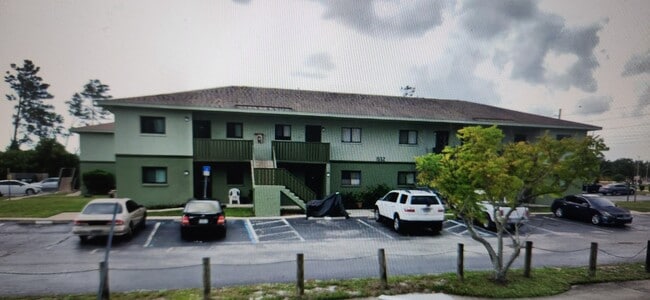 Building Photo - 1552 University Ln