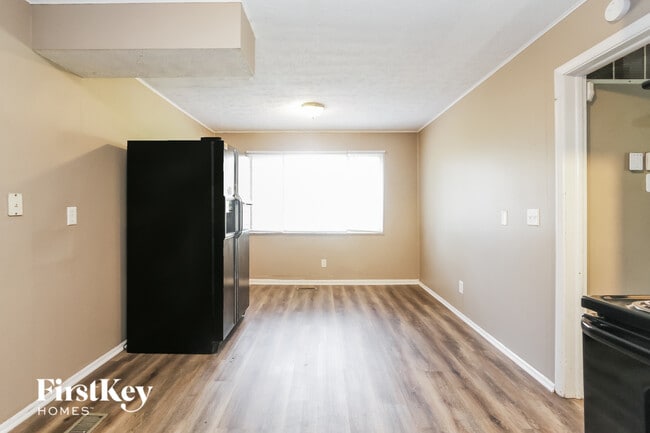 Building Photo - 3223 Vincz Dr