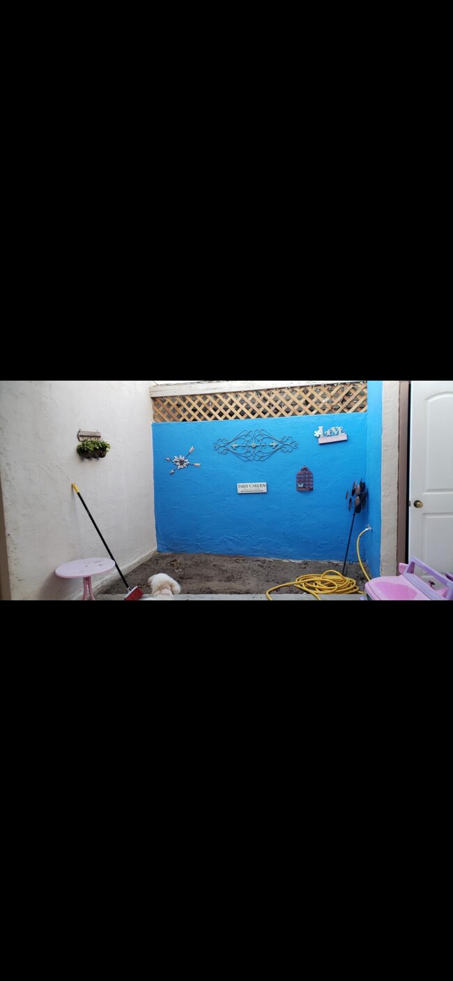 Foto del edificio - 1042 Peg St