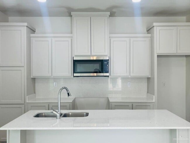 Building Photo - 1509 Shavano Dr