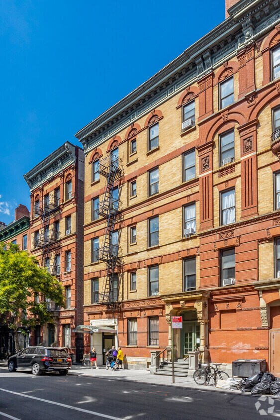 Primary Photo - 303 W 21st St