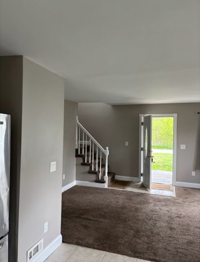 Building Photo - FRESHLY PAINTED, UPDATED BEAUTIFUL 3 BEDROOM/2 BATH HOUSE