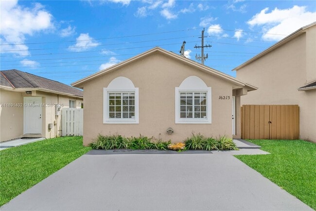 Foto del edificio - 16215 SW 137th Ct