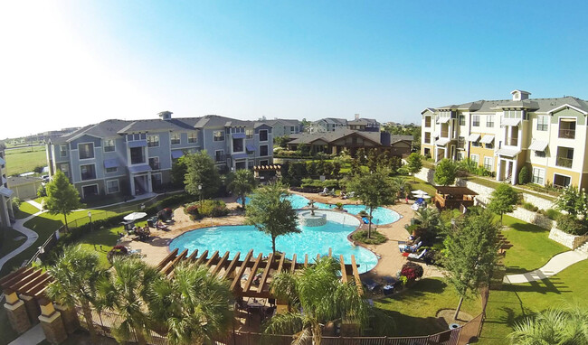Building Photo - 210 Amberwood Dr S