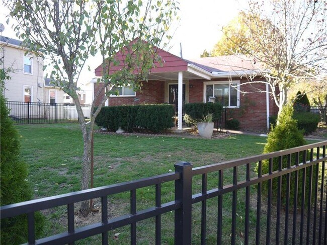 Building Photo - 610 Thorn St
