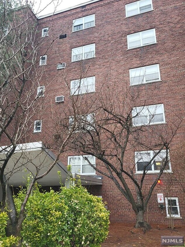 1565 Center St Unit 4E, Fort Lee, NJ 07024 Condo for Rent in Fort Lee