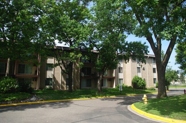 Foto del edificio - 2 BR, 2 BA Condo  in the Heart of Roseville!