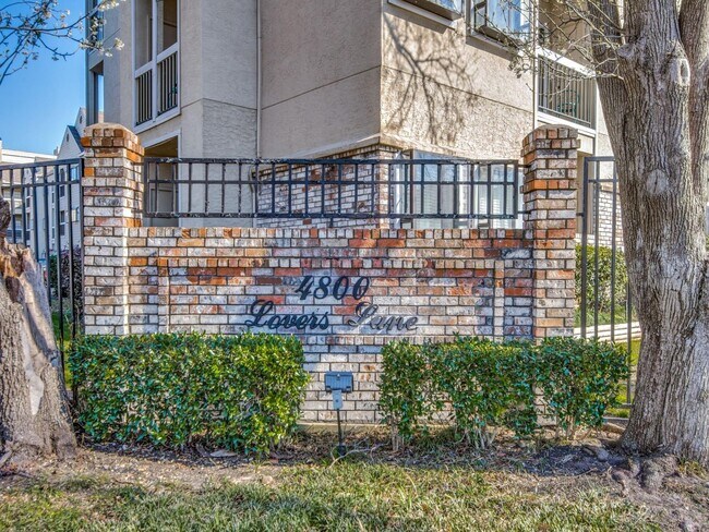 Building Photo - 4800 W Lovers Ln