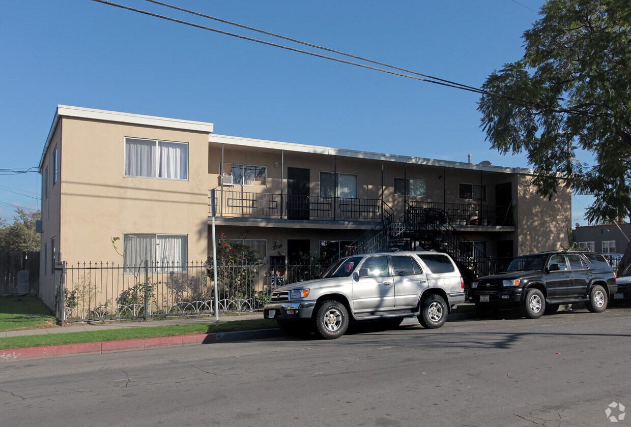 Primary Photo - 2500 Pasadena Ave