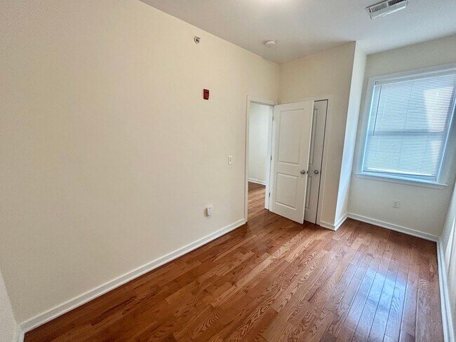 Building Photo - 332 N 41st St