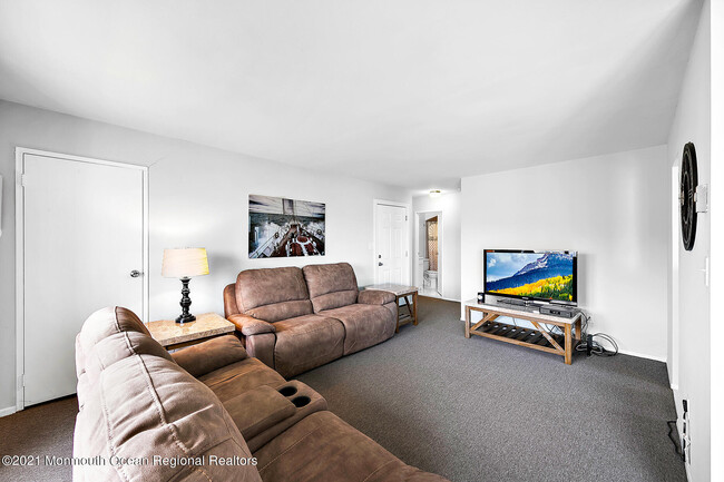 Foto del edificio - 1382 N Ocean Ave