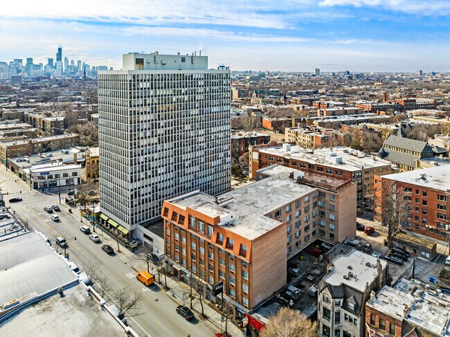 Building Photo - 2424 N Clark