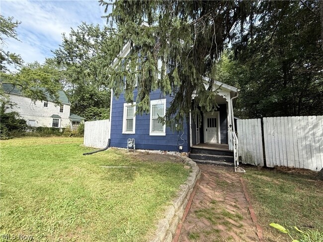 Building Photo - 131 W Miller Ave