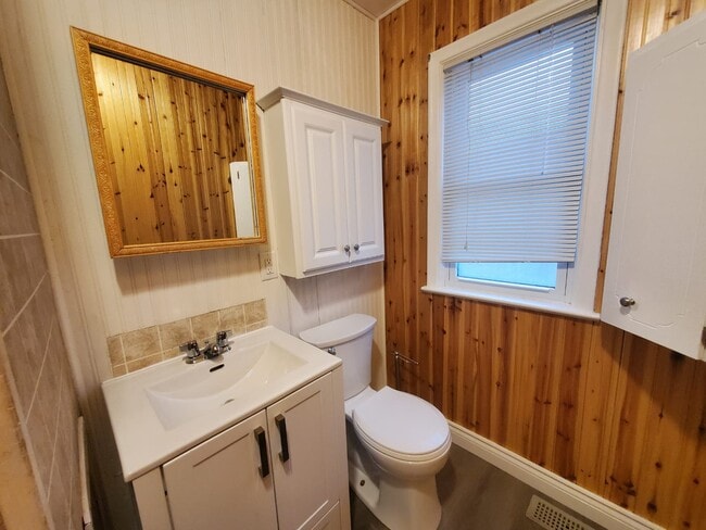 Building Photo - 53 Lemoine St