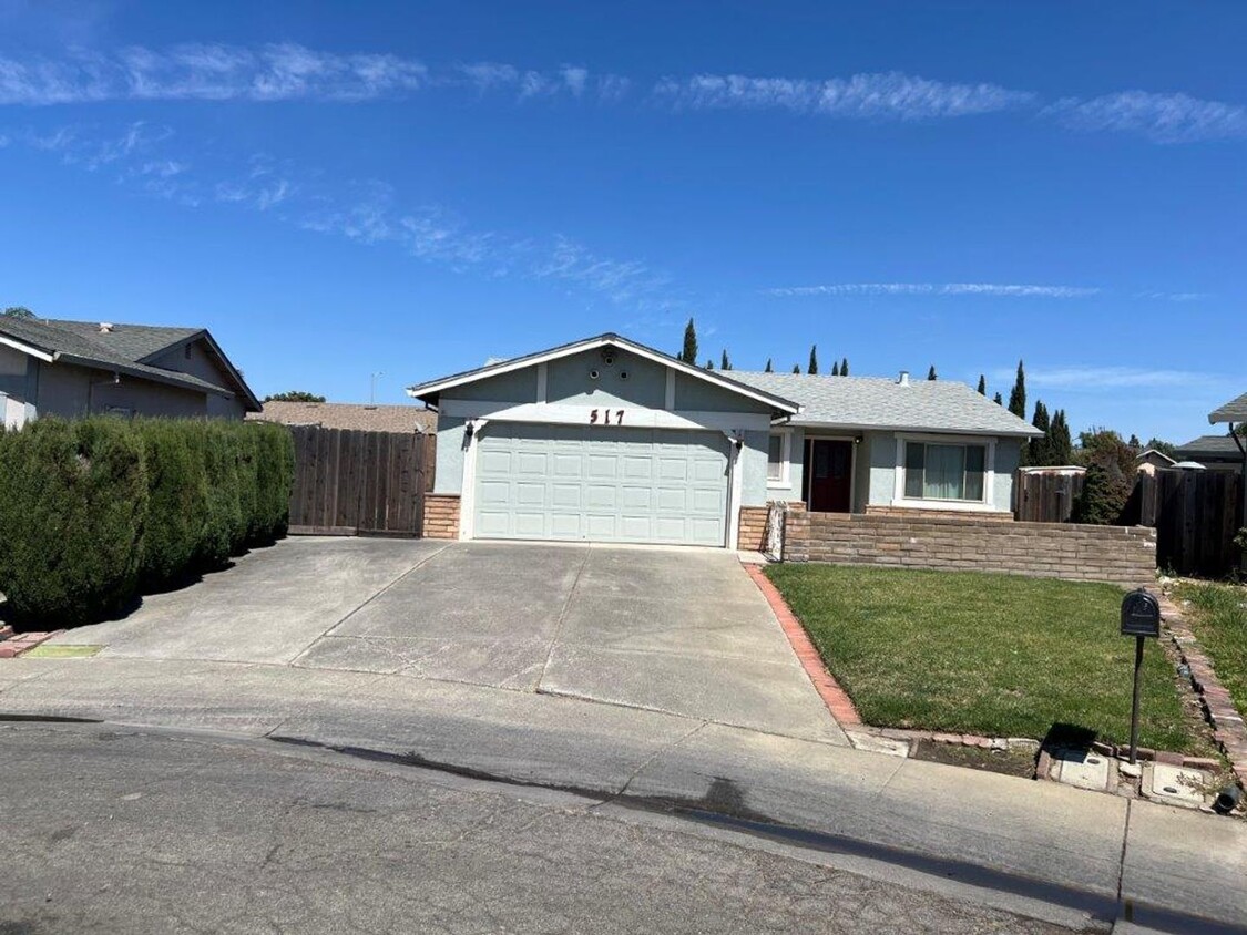 Primary Photo - Modern & Updated 3 Bedroom One Story Suisu...