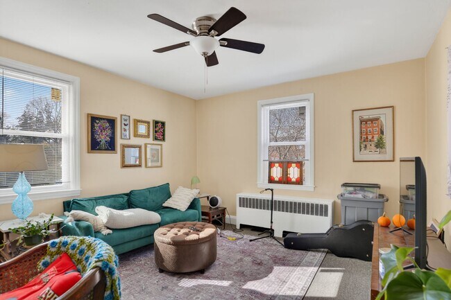 Foto del edificio - 6133 Parkway Dr