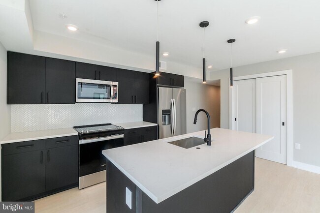 Foto del edificio - 6604 Ridge Ave