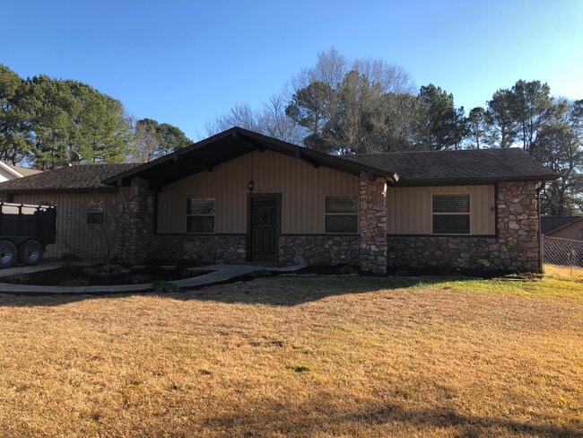 Building Photo - 1817 Troy Cir