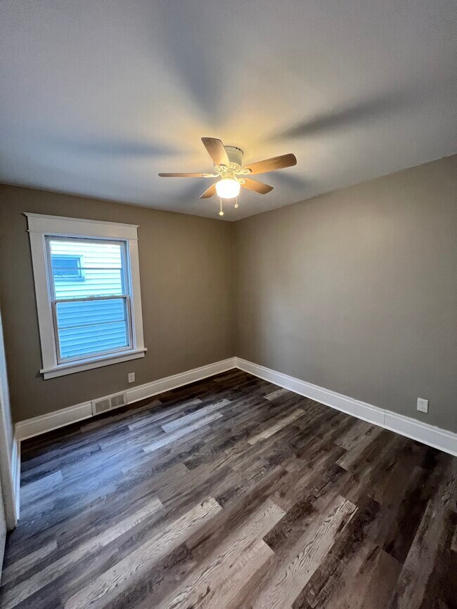 Foto del edificio - 170 Lovering Avenue, Unit Lower