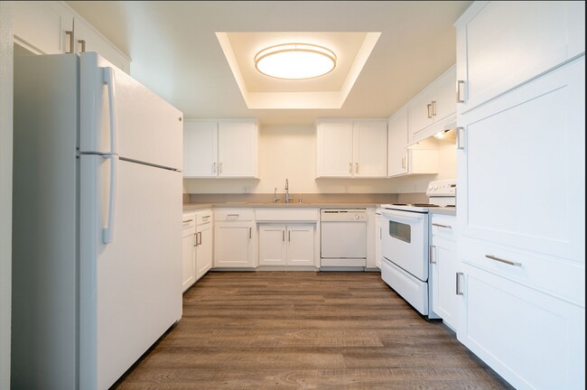 Foto del edificio - 1155 Meadow Lake Dr