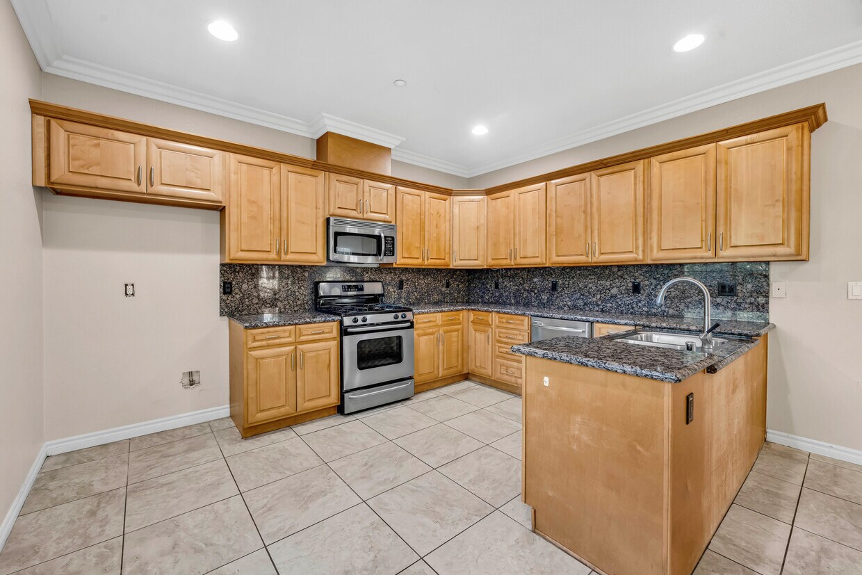 Foto principal - 1200 E Highland Ave