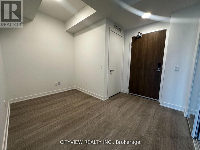 Photo du bâtiment - 8188 Yonge St