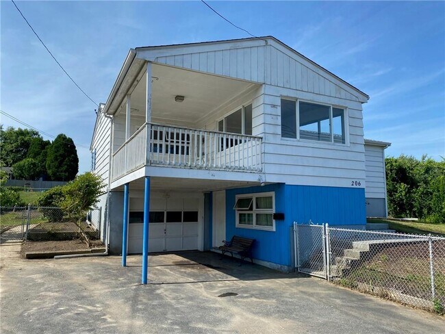 Building Photo - 206 Maple Ave