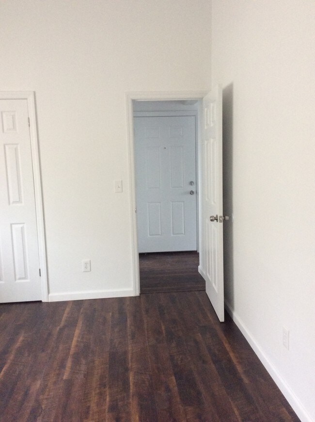 Building Photo - 1721 N Gardiner Dr